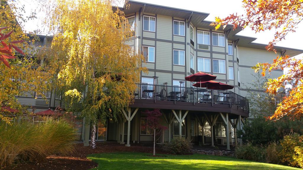 Plaza Inn & Suites At Ashland Creek Exterior foto